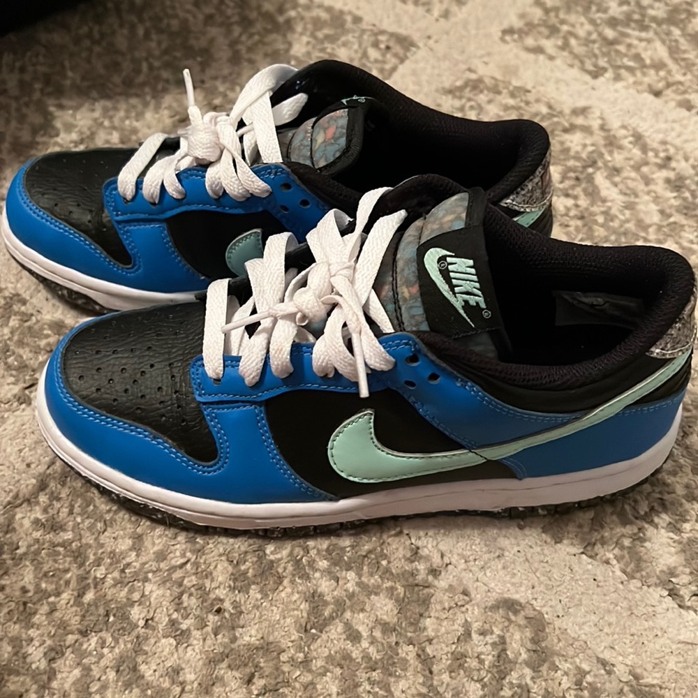 NIKE DUNKS.